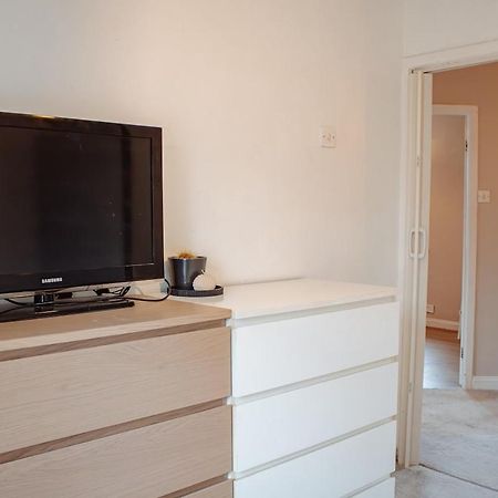 Modern 1-Bed House With Parking Near Kirkstall Villa Horsforth Dış mekan fotoğraf